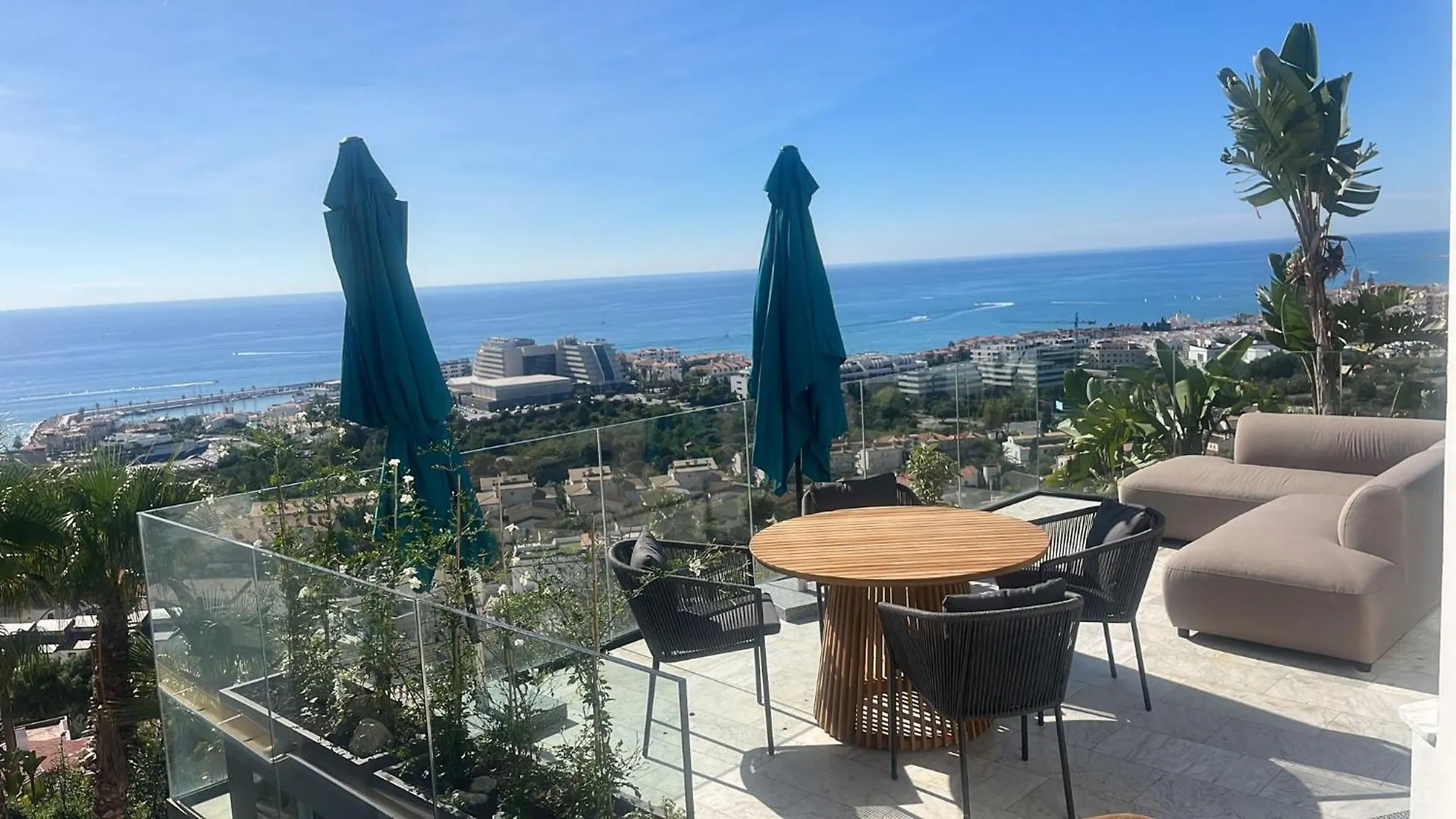Bluehill Sitges contacts